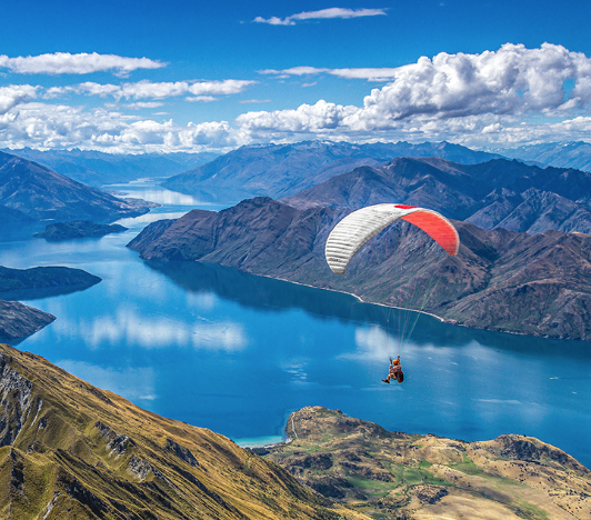 Was bedeutet Fallschirmspringen im Traum: Deutung verschiedener Situationen