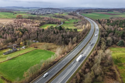 Leiche einer Frau entdeckt nach dem Fund von abgetrennten Händen – Partner (41) festgenommen!