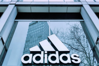 Adidas im Abwärtstrend: Warum das Unternehmen Schwierigkeiten hat
