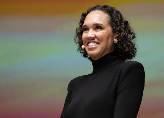 Generalsekretärin der FDP setzt ihre Haare aufs Spiel für die Zukunft der Partei