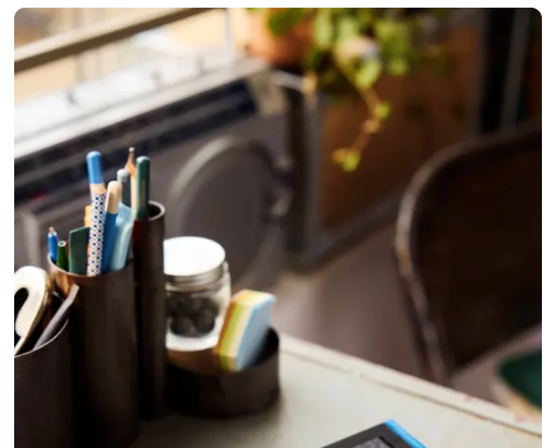 LEGO stellt Geschenkset Pokémon 40892 Kanto Region Badge Collection vor: Koffer mit acht Kanto-Abzeichen