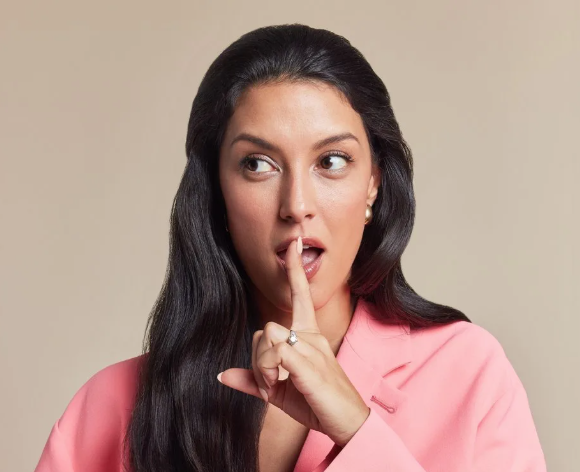 Exklusives Debüt von Rebecca Mir: warum ihre Großmutter völlig überwältigt war