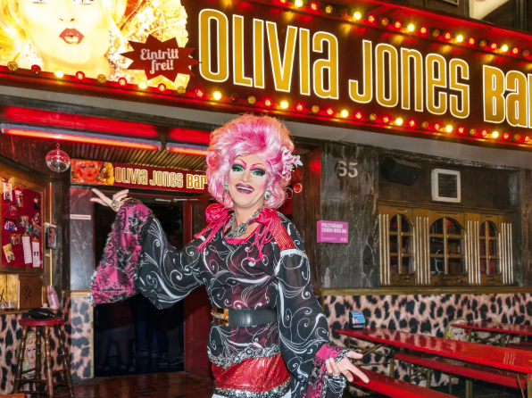 Olivia Jones präsentiert neues Konzept für Männer-Stripbar nach 15 Jahren Betrieb.