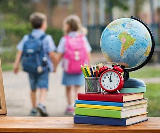 Welche Unterlagen werden für die Einschulung in die 1. Klasse in Deutschland 2026/2027 benötigt