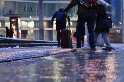 Ostdeutschland versinkt im Glatteis: Flüge in Berlin gestrichen, zahlreiche Unfälle