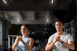 Hochintensives Intervalltraining (HIIT) zu Hause für Anfänger: ausführlicher Leitfaden und Trainingsprogramm