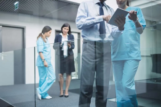 Zulagen für Pflegekräfte in Deutschland steigen: wer mehr bekommt und warum das allein nicht reichen könnte