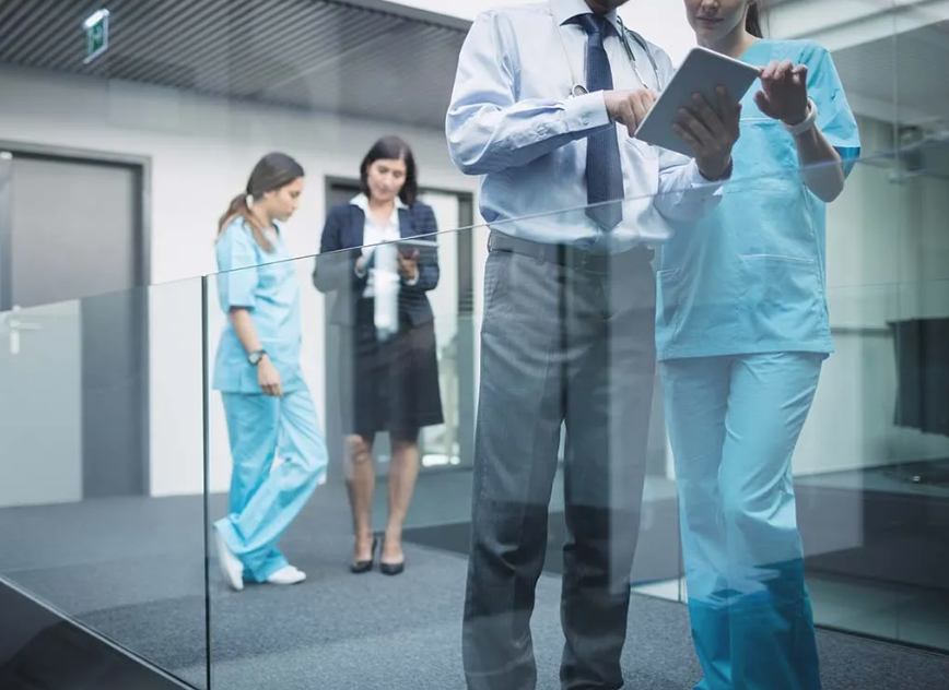 Zulagen für Pflegekräfte in Deutschland steigen: wer mehr bekommt und warum das allein nicht reichen könnte