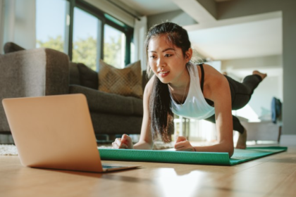 Abnehmen zuhause: Trainingsplan für Frauen ohne Geräte
