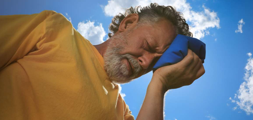 Sonnenstich und Hitzschlag: Symptome erkennen, Hilfe im Notfall