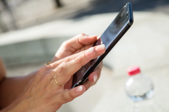 Smartphone im Sommer: So schützt du deinen Akku vor Hitzeschäden