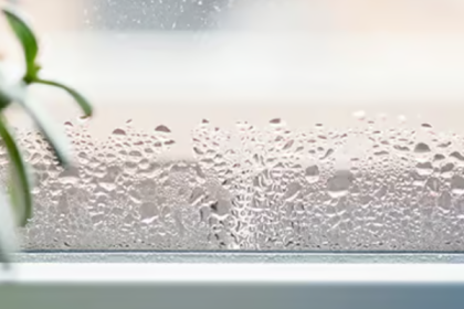 Zieht es am Fenster? Mit wenigen Euro die Heizkosten senken