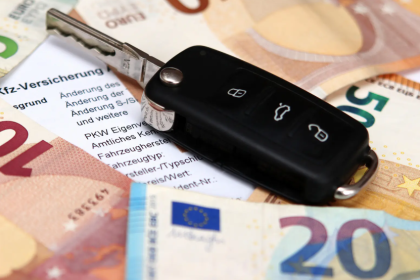 Autoversicherung 2026: Stichtag, Fristen und wie Sie mehrere hundert Euro sparen