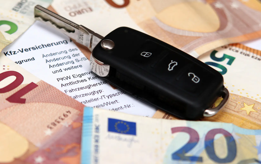 Autoversicherung 2026: Stichtag, Fristen und wie Sie mehrere hundert Euro sparen