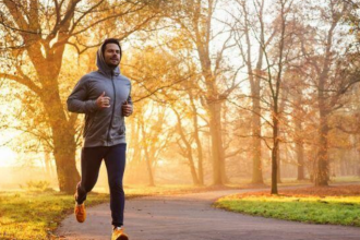 Herbstsaison fuer Laeufer: Training, Kleidung und Sicherheit bei Dunkelheit