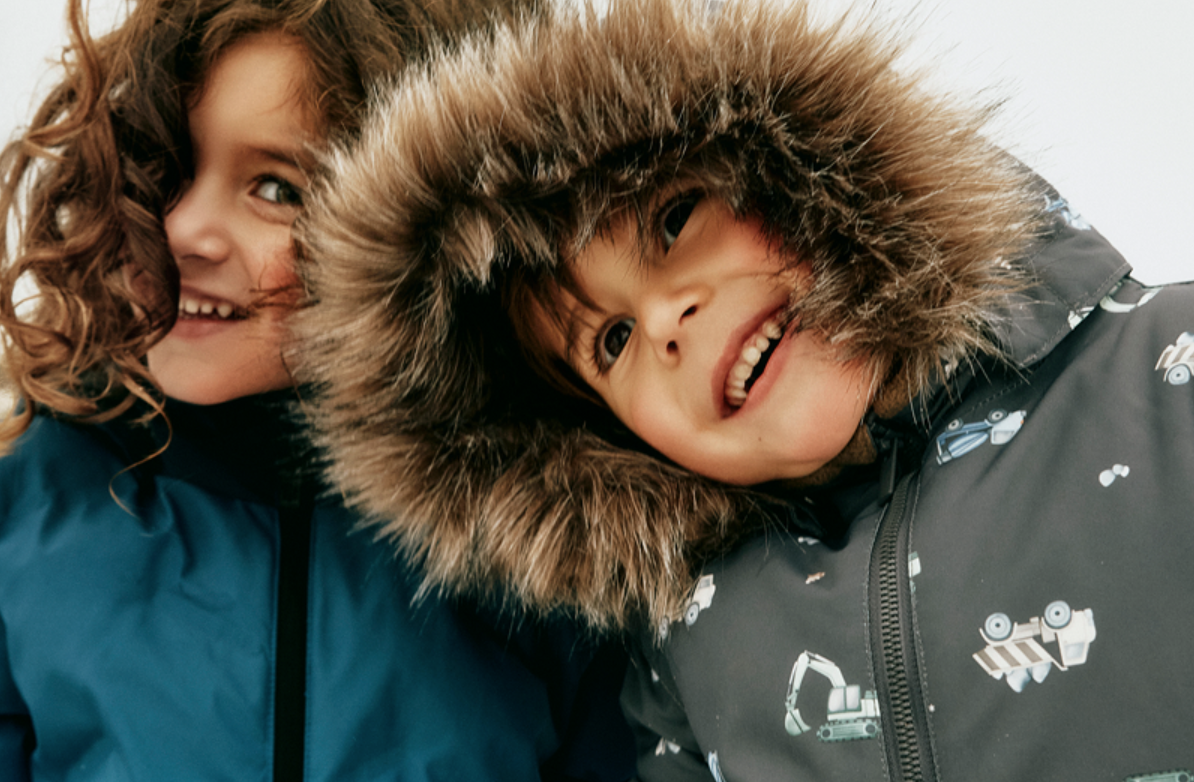 Winterjacken für Kinder: Worauf Eltern bei Kälte, Wind und Nässe achten sollten